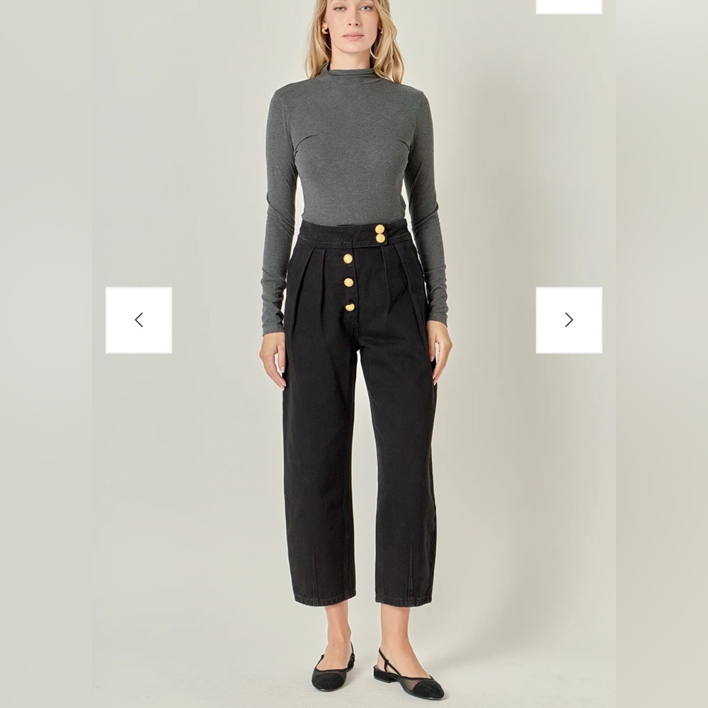 NWT: ENGLISH FACTORY PREMIUM DENIM CROPPED TROUSERS. Size large.